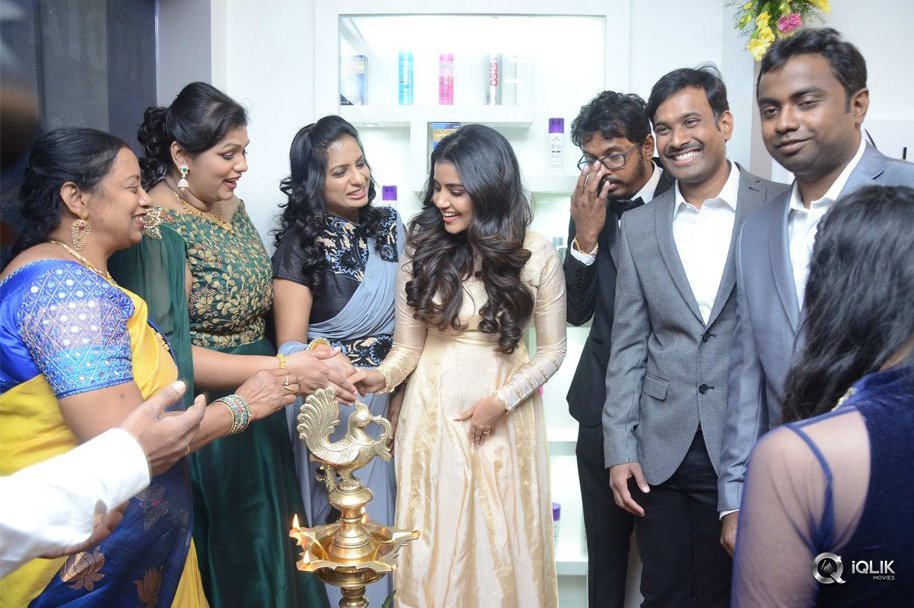 Anupama-Parameshwaran-Inaugurates-ABC-Clinic-at-Banjara-Hills